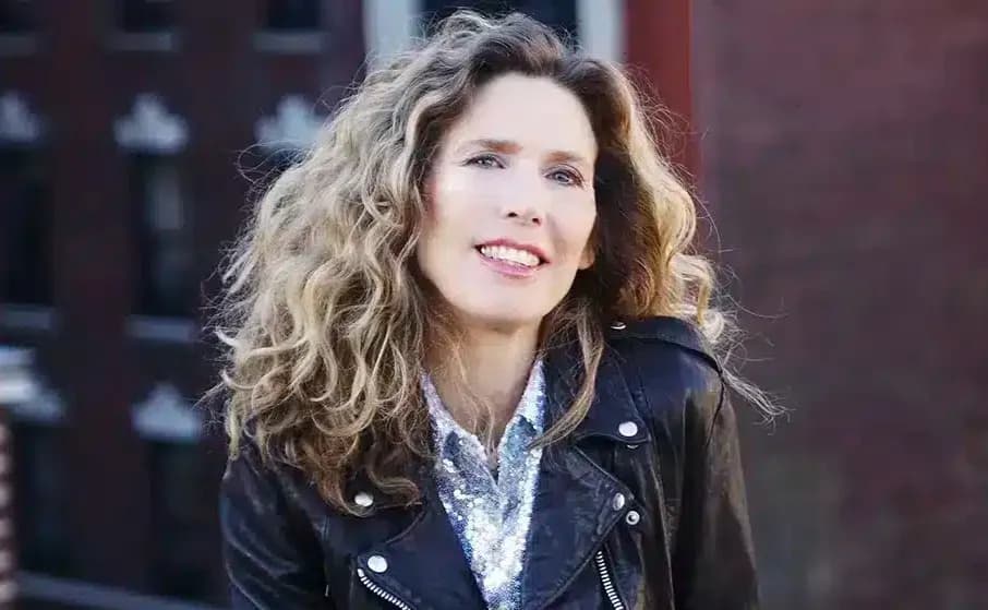 Sophie B. Hawkins